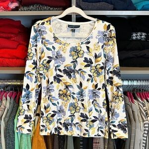 Karen Scott white/blue/metallic gold floral long sleeve scoop neck top size S